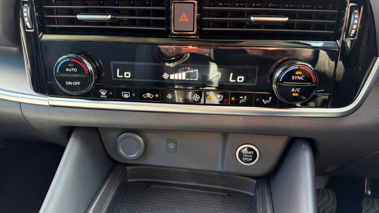 Nissan Qashqai 1.3 DiG-T MH N-Connecta 5dr Petrol Hatchback